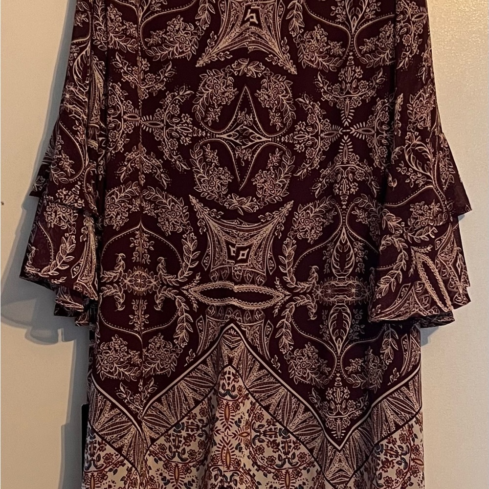 Avenue flowy dress women’s size 22/24 burgundy 3/4 sleeves with ruffles on ends - Picture 7 of 8